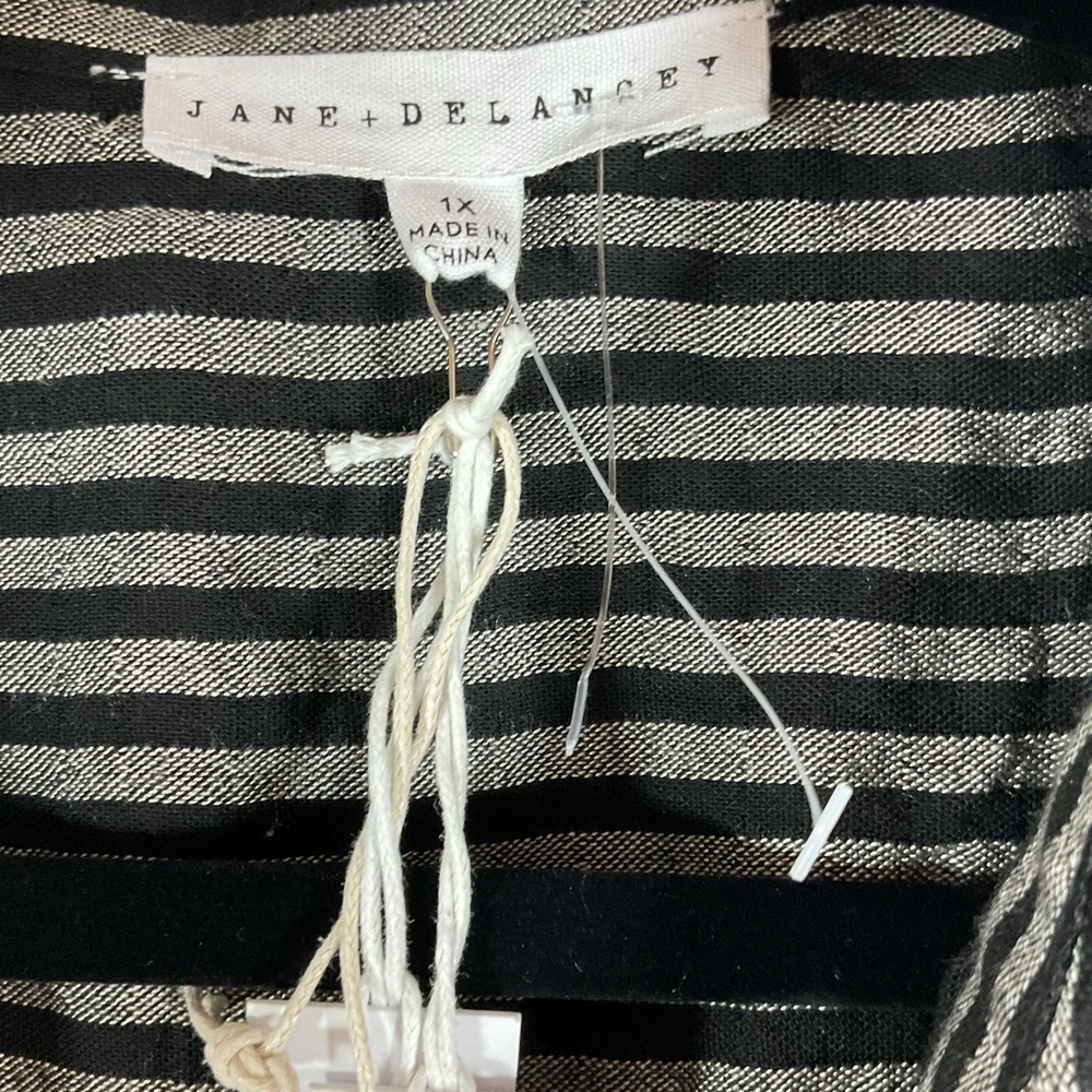 Jane & Delancey Women's 1X Button Up Tunic Top Black Gray Striped Collared Boho - Picture 4 of 7
